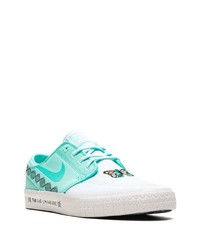 Baskets basses en toile vert menthe Nike