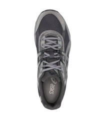 Baskets basses gris foncé Asics