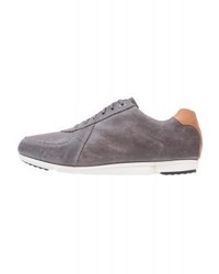 Baskets basses grises Clarks