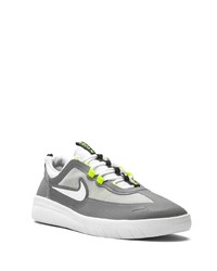 Baskets basses grises Nike