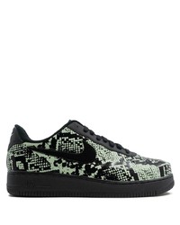 Baskets basses imprimées serpent noires Nike