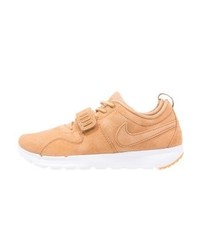 Baskets basses marron clair Nike