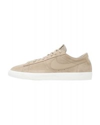 Baskets basses marron clair Nike