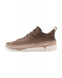 Baskets basses marron Clarks