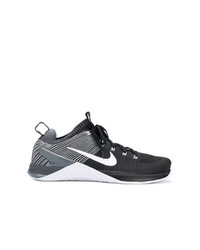 Baskets basses noires et blanches Nike