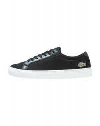 Baskets basses noires Lacoste