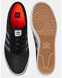 Baskets basses noires adidas