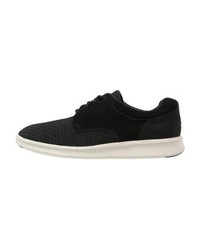 Baskets basses noires UGG