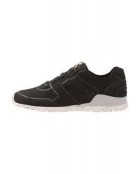 Baskets basses noires UGG