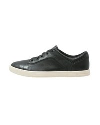 Baskets basses noires UGG