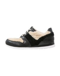 Baskets basses noires UGG