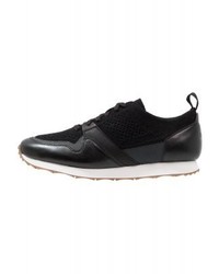 Baskets basses noires UGG
