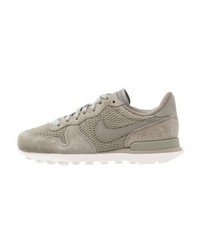 Baskets basses olive Nike