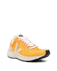 Baskets basses orange Veja