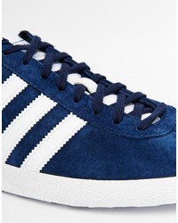 Baskets bleu marine adidas