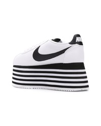 Baskets compensées en cuir blanches et noires Nike