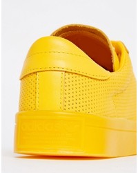 Baskets en cuir jaunes adidas