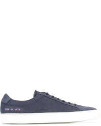 Baskets en daim bleu marine Common Projects