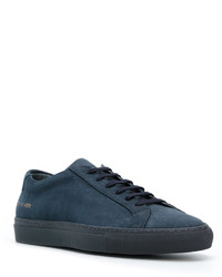 Baskets en daim bleu marine Common Projects