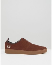 Baskets en daim marron Fred Perry