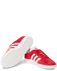 Baskets en daim rouges adidas