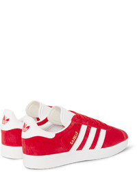 Baskets en daim rouges adidas