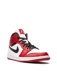 Baskets montantes en cuir blanc et rouge Jordan