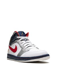 Baskets montantes en cuir blanc et rouge Jordan