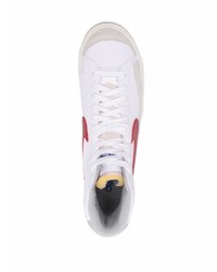 Baskets montantes en cuir blanc et rouge Nike