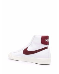 Baskets montantes en cuir blanc et rouge Nike