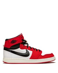 Baskets montantes en cuir blanc et rouge Jordan