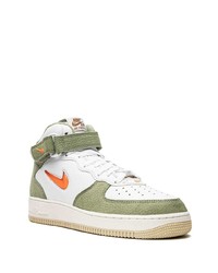 Baskets montantes en cuir blanc et vert Nike