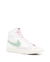 Baskets montantes en cuir blanc et vert Nike