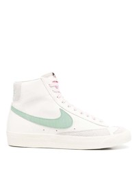 Baskets montantes en cuir blanc et vert Nike