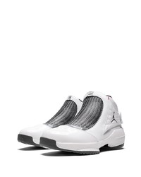 Baskets montantes en cuir blanches et noires Jordan