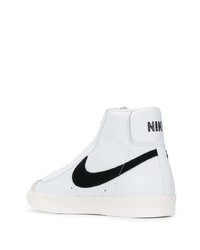 Baskets montantes en cuir blanches et noires Nike