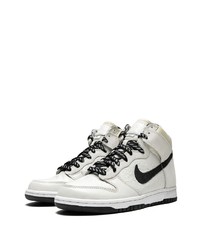 Baskets montantes en cuir blanches et noires Nike