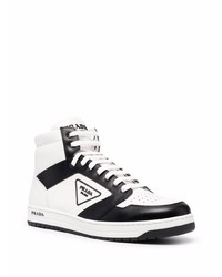 Baskets montantes en cuir blanches et noires Prada