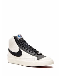 Baskets montantes en cuir blanches et noires Nike