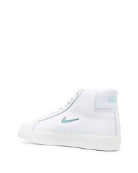 Baskets montantes en cuir blanches Nike