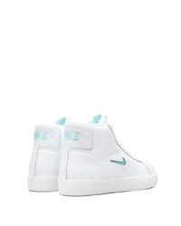 Baskets montantes en cuir blanches Nike