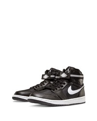 Baskets montantes en cuir noires et blanches Jordan