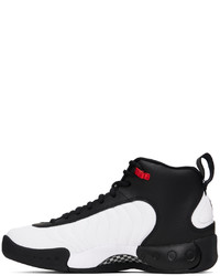 Baskets montantes en cuir noires et blanches NIKE JORDAN