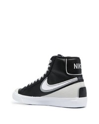 Baskets montantes en cuir noires et blanches Nike