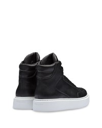 Baskets montantes en cuir noires et blanches Prada