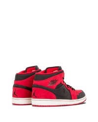 Baskets montantes en cuir rouge et noir Jordan