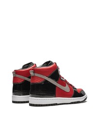 Baskets montantes en cuir rouge et noir Nike