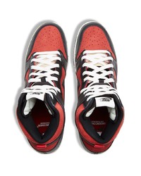 Baskets montantes en cuir rouge et noir Nike