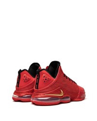 Baskets montantes en cuir rouges Nike