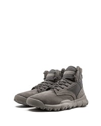 Baskets montantes en daim gris foncé Nike